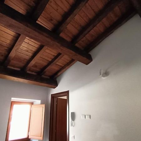 Casetta Tipica in Borgo, indipendente, ristrutturata LʼAquila Esterno foto