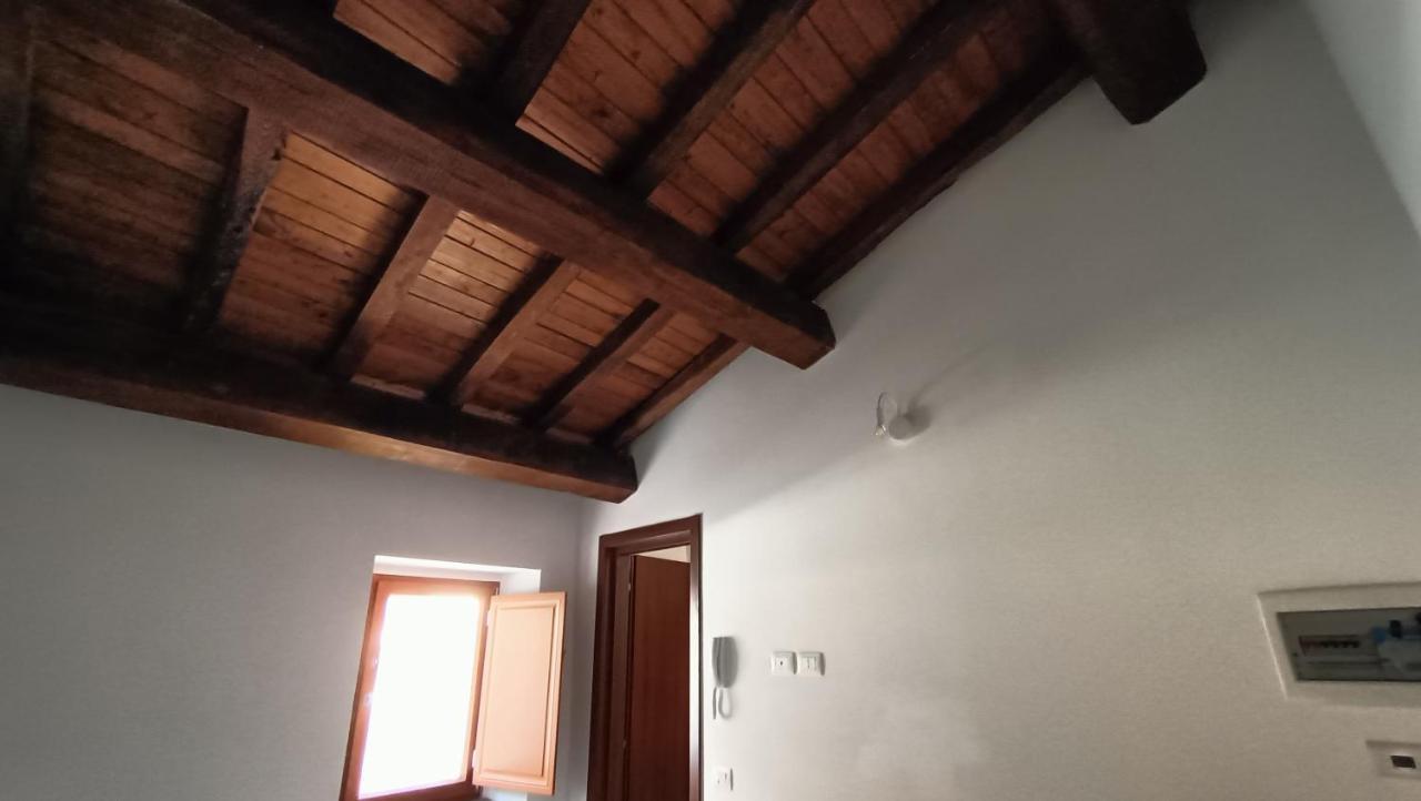 Casetta Tipica in Borgo, indipendente, ristrutturata LʼAquila Esterno foto